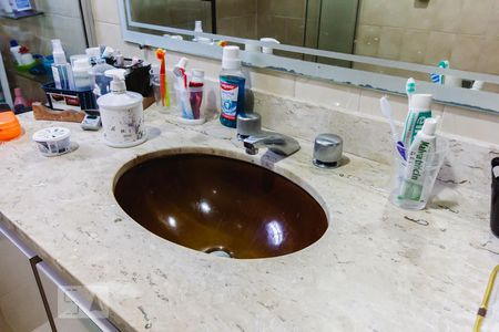 Casa à venda com 240m², 3 quartos e 4 vagas Casa à venda com 240m², 3 quartos e 4 vagasBanheiro da Suíte 1 Pia