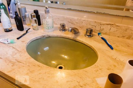 Casa à venda com 240m², 3 quartos e 4 vagas Casa à venda com 240m², 3 quartos e 4 vagasBanheiro 3 Pia