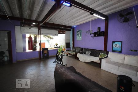 Casa à venda com 316m², 3 quartos e 3 vagasSalao festa