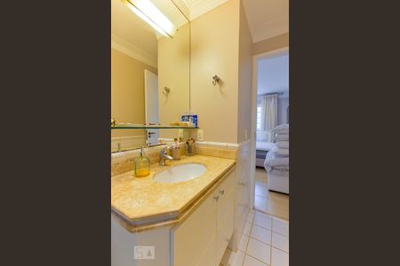 Casa de condomínio à venda com 151m², 3 quartos e 2 vagasBanheiro Suíte