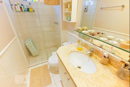 Casa de condomínio à venda com 151m², 3 quartos e 2 vagasBanheiro Suíte