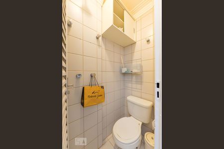 Casa de condomínio à venda com 151m², 3 quartos e 2 vagasBanheiro Serviço