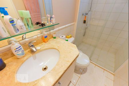 Casa de condomínio à venda com 151m², 3 quartos e 2 vagasBanheiro