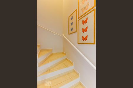 Casa de condomínio à venda com 151m², 3 quartos e 2 vagasEscadas