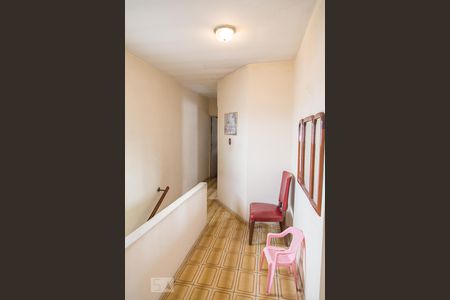 Casa à venda com 120m², 4 quartos e 3 vagas Casa à venda com 120m², 4 quartos e 3 vagasCorredor