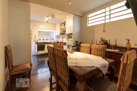 Casa à venda com 185m², 4 quartos e 2 vagas Casa à venda com 185m², 4 quartos e 2 vagasSala de Jantar