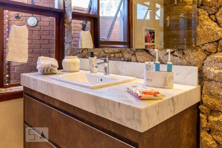 Casa à venda com 320m², 3 quartos e 4 vagas Casa à venda com 320m², 3 quartos e 4 vagasSuíte 3 Banheiro