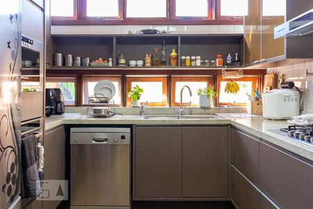 Casa à venda com 320m², 3 quartos e 4 vagas Casa à venda com 320m², 3 quartos e 4 vagasCozinha