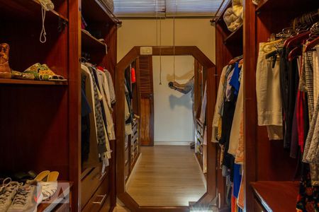 Casa à venda com 320m², 3 quartos e 4 vagas Casa à venda com 320m², 3 quartos e 4 vagasSuíte 3 Closet 1