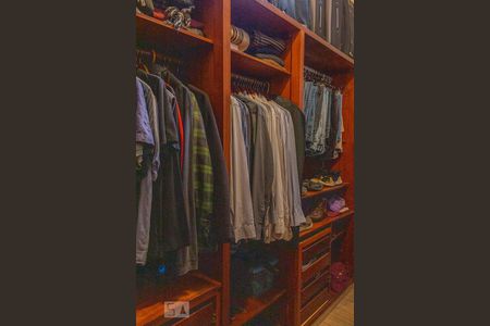 Casa à venda com 320m², 3 quartos e 4 vagas Casa à venda com 320m², 3 quartos e 4 vagasSuíte 3 Closet 2