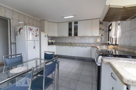 Casa à venda com 254m², 3 quartos e 2 vagas Casa à venda com 254m², 3 quartos e 2 vagasCozinha