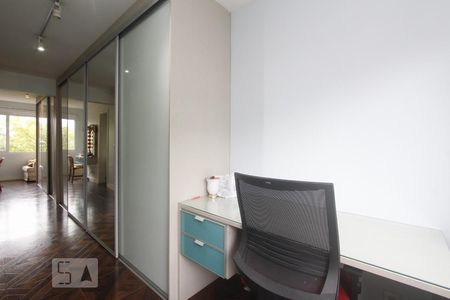 Casa de condomínio à venda com 443m², 4 quartos e 4 vagasCLOSET