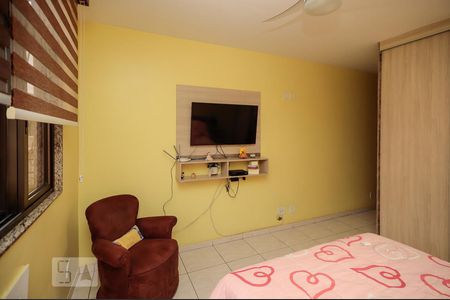 Casa à venda com 172m², 4 quartos e 1 vagaSuíte 1