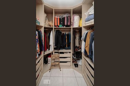 Casa à venda com 172m², 4 quartos e 1 vagaCloset Suíte 1