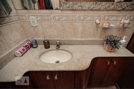 Casa à venda com 172m², 4 quartos e 1 vagaBanheiro suíte 1