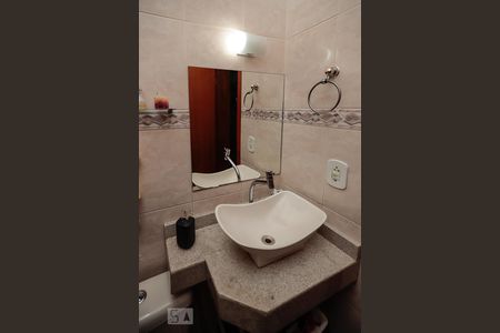 Casa à venda com 172m², 4 quartos e 1 vagaBanheiro