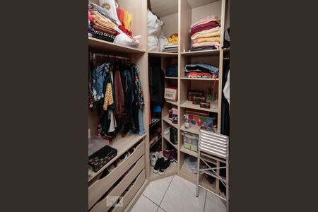 Casa à venda com 172m², 4 quartos e 1 vagaCloset Suíte 2