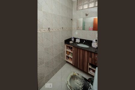 Casa à venda com 172m², 4 quartos e 1 vagaBanheiro suíte 2