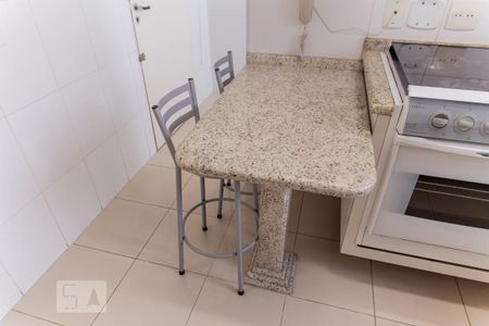 Apartamento para alugar com 60m², 2 quartos e 1 vaga Apartamento para alugar com 60m², 2 quartos e 1 vagaBancada e cadeiras