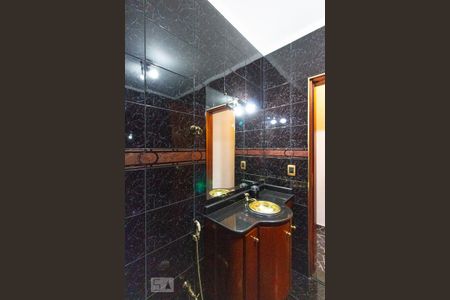 Casa à venda com 141m², 3 quartos e 2 vagas Casa à venda com 141m², 3 quartos e 2 vagasBanheiro 1