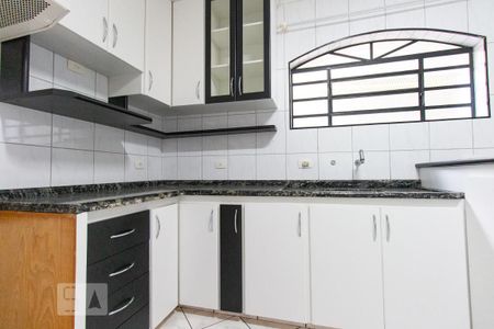 Casa à venda com 141m², 3 quartos e 2 vagas Casa à venda com 141m², 3 quartos e 2 vagasCozinha