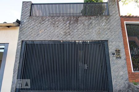 Casa à venda com 141m², 3 quartos e 2 vagas Casa à venda com 141m², 3 quartos e 2 vagasFachada