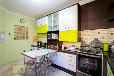 Casa à venda com 348m², 4 quartos e 4 vagasCozinha