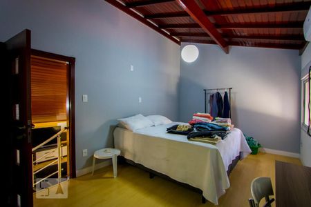 Casa à venda com 348m², 4 quartos e 4 vagasQuarto 2 - Suíte