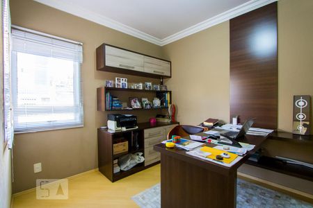 Casa à venda com 348m², 4 quartos e 4 vagasEscritório