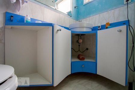 Casa à venda com 348m², 4 quartos e 4 vagasBanheiro Social