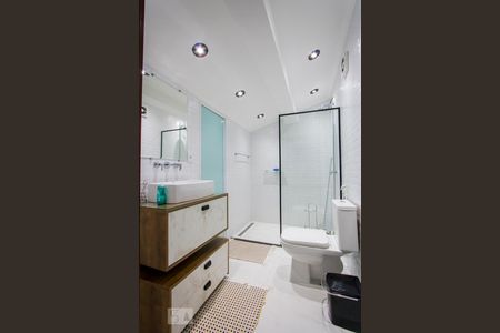 Casa à venda com 348m², 4 quartos e 4 vagasBanheiro do Quarto 2