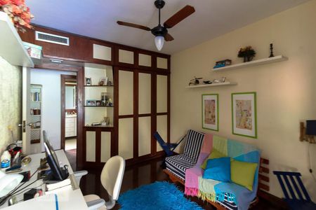 Casa de condomínio à venda com 339m², 4 quartos e 4 vagasQuarto 2