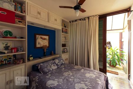 Casa de condomínio à venda com 339m², 4 quartos e 4 vagasQuarto 1