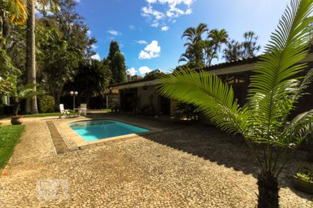 Casa de condomínio à venda com 339m², 4 quartos e 4 vagasÁrea comum - Piscina