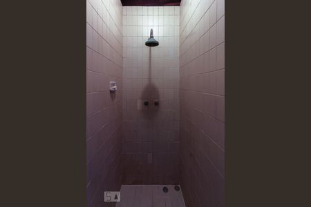 Casa de condomínio à venda com 339m², 4 quartos e 4 vagasDetalhe do Banheiro da Suite