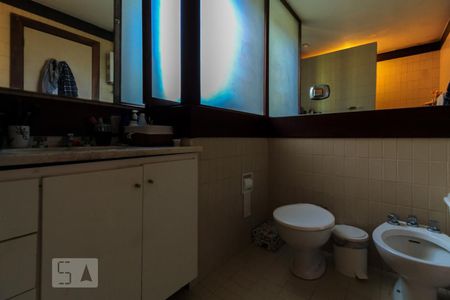 Casa de condomínio à venda com 339m², 4 quartos e 4 vagasBanheiro da Suite Master