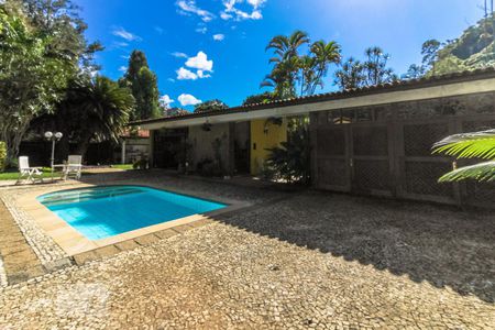 Casa de condomínio à venda com 339m², 4 quartos e 4 vagasÁrea comum - Piscina