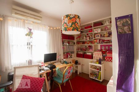 Casa à venda com 350m², 4 quartos e 4 vagasEscritório da Suíte