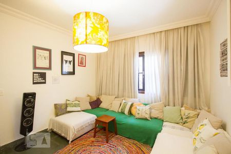 Casa à venda com 350m², 4 quartos e 4 vagasSala de TV