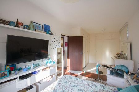 Casa à venda com 350m², 4 quartos e 4 vagasSuíte