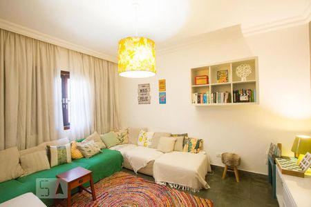 Casa à venda com 350m², 4 quartos e 4 vagasSala de TV