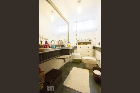 Casa à venda com 350m², 4 quartos e 4 vagasLavabo