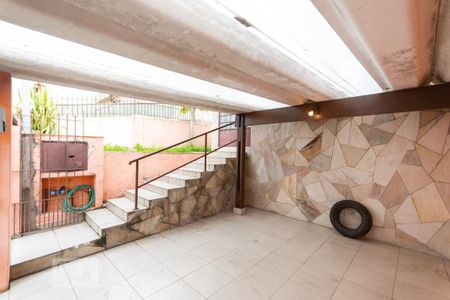 Casa à venda com 365m², 2 quartos e 1 vaga Casa à venda com 365m², 2 quartos e 1 vagaGaragem
