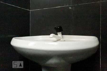Banheiro de apartamento à venda com 1 quarto, 60m² em São Geraldo, Porto Alegre