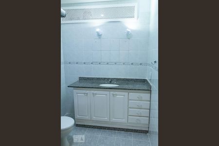 banheiro social  de apartamento para alugar com 2 quartos, 52m² em Vila Isabel, Rio de Janeiro