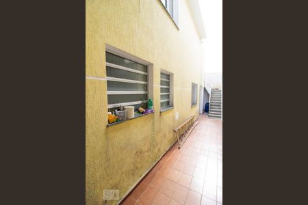 Casa à venda com 151m², 3 quartos e 3 vagas Casa à venda com 151m², 3 quartos e 3 vagasCorredor lateral