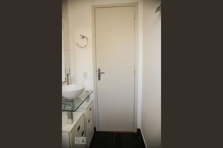 Banheiro de apartamento para alugar com 1 quarto, 44m² em Partenon, Porto Alegre