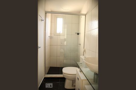 Banheiro de apartamento para alugar com 1 quarto, 44m² em Partenon, Porto Alegre