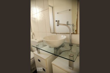 Banheiro de apartamento para alugar com 1 quarto, 44m² em Partenon, Porto Alegre