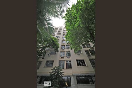 Apartamento à venda com 90m², 3 quartos e 1 vaga Apartamento à venda com 90m², 3 quartos e 1 vagaFachada